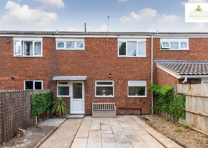 Contractors Accommodation 3Bed 2Bath House Free Off Street Parking For 2 Cars Wifi Stevenage Hertfordshire Self Catering Sleeps 6 Guests By White Orchid Property Relocation