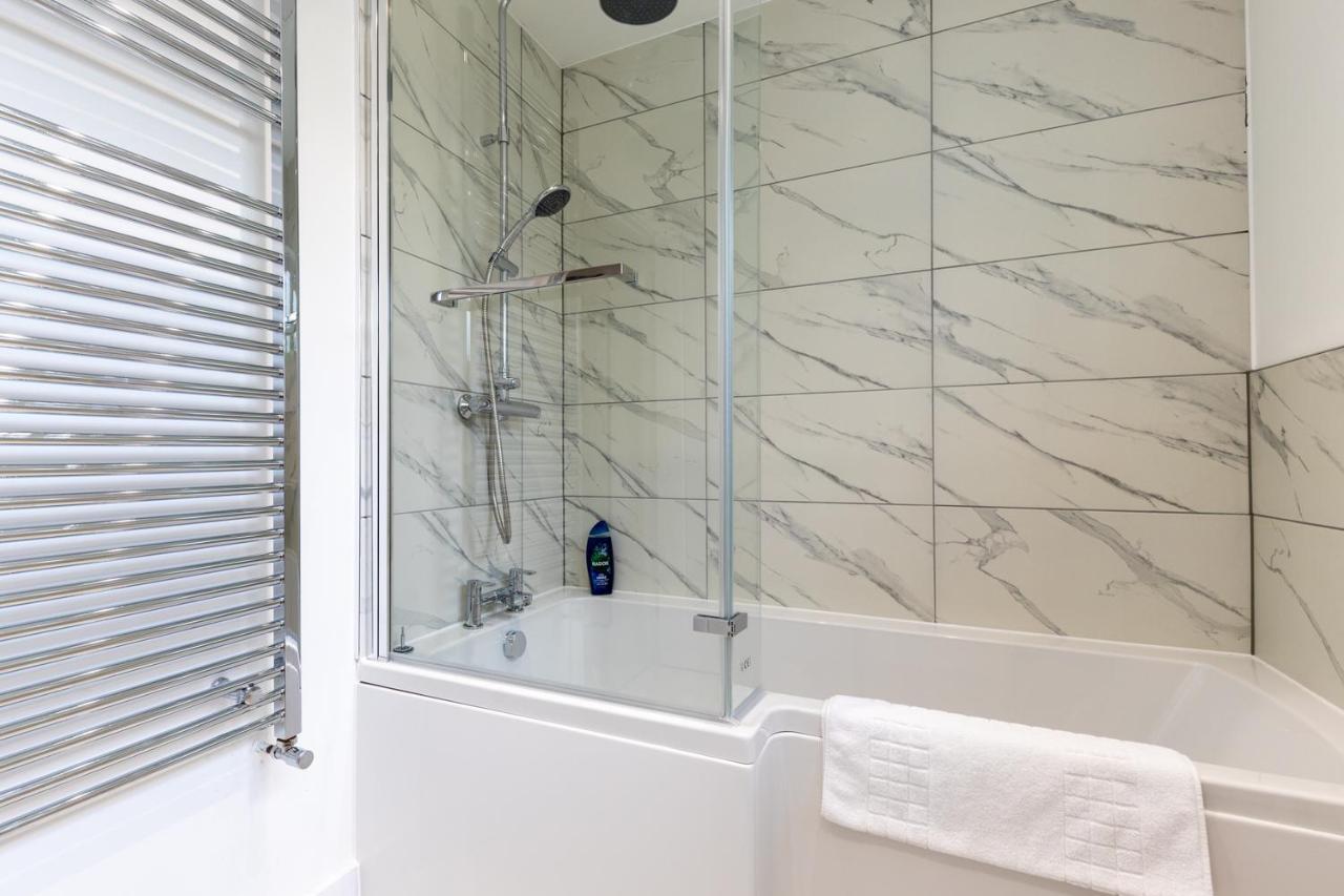 Holiday home White Orchid Contractor's Haven: 3-bed With Free Parking Stevenage