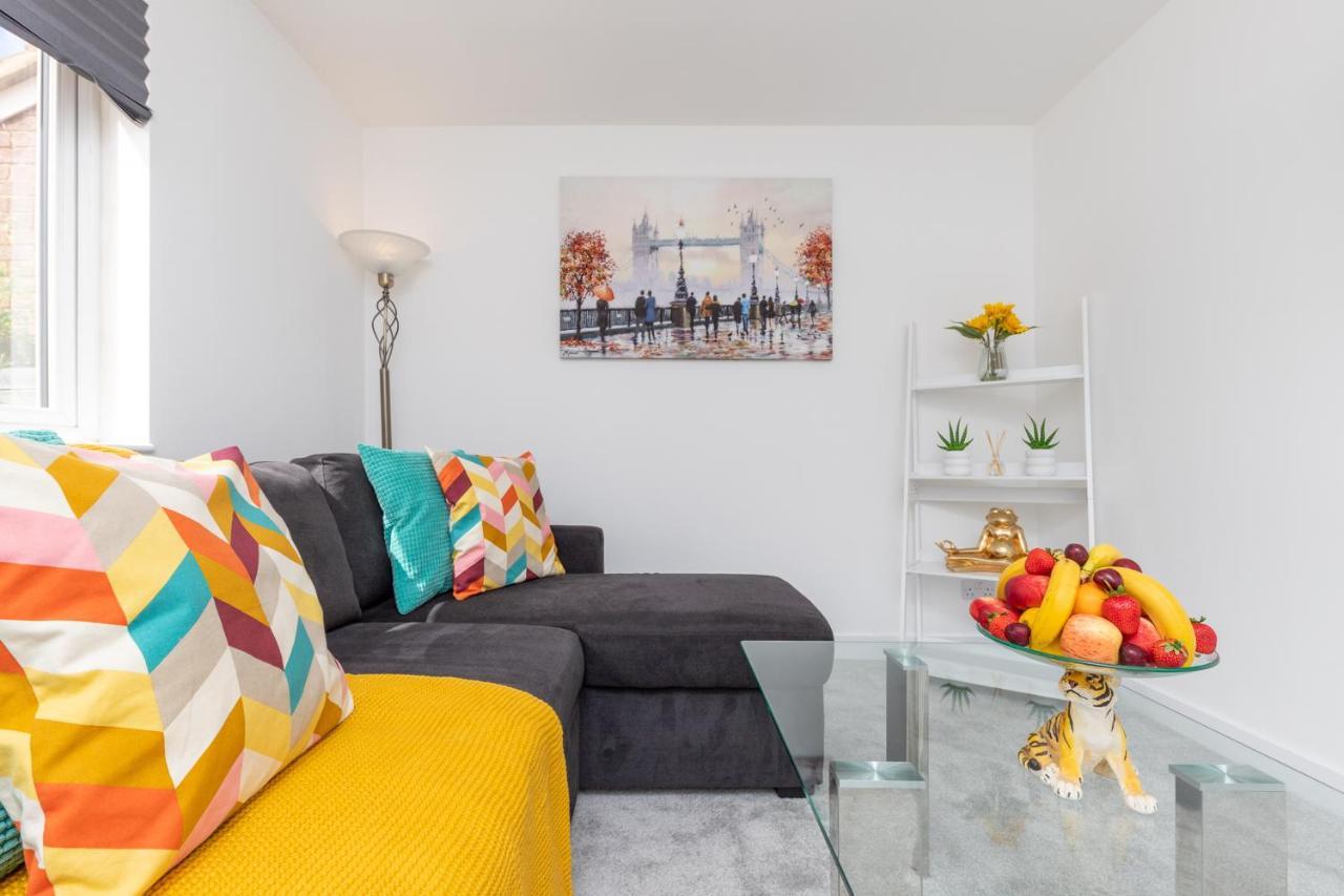 Holiday home White Orchid Contractor's Haven: 3-bed With Free Parking *