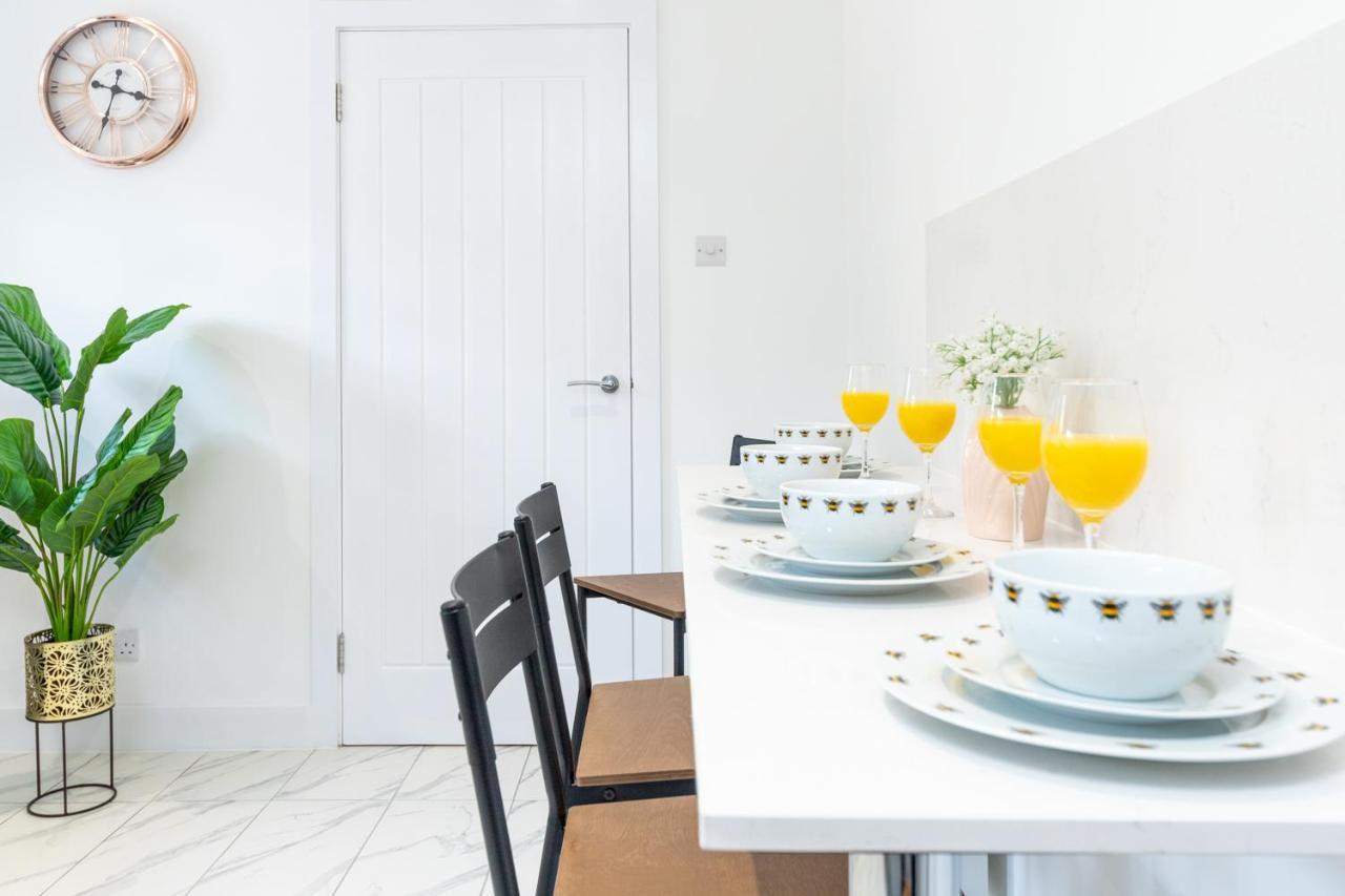 Holiday home White Orchid Contractor's Haven: 3-bed With Free Parking