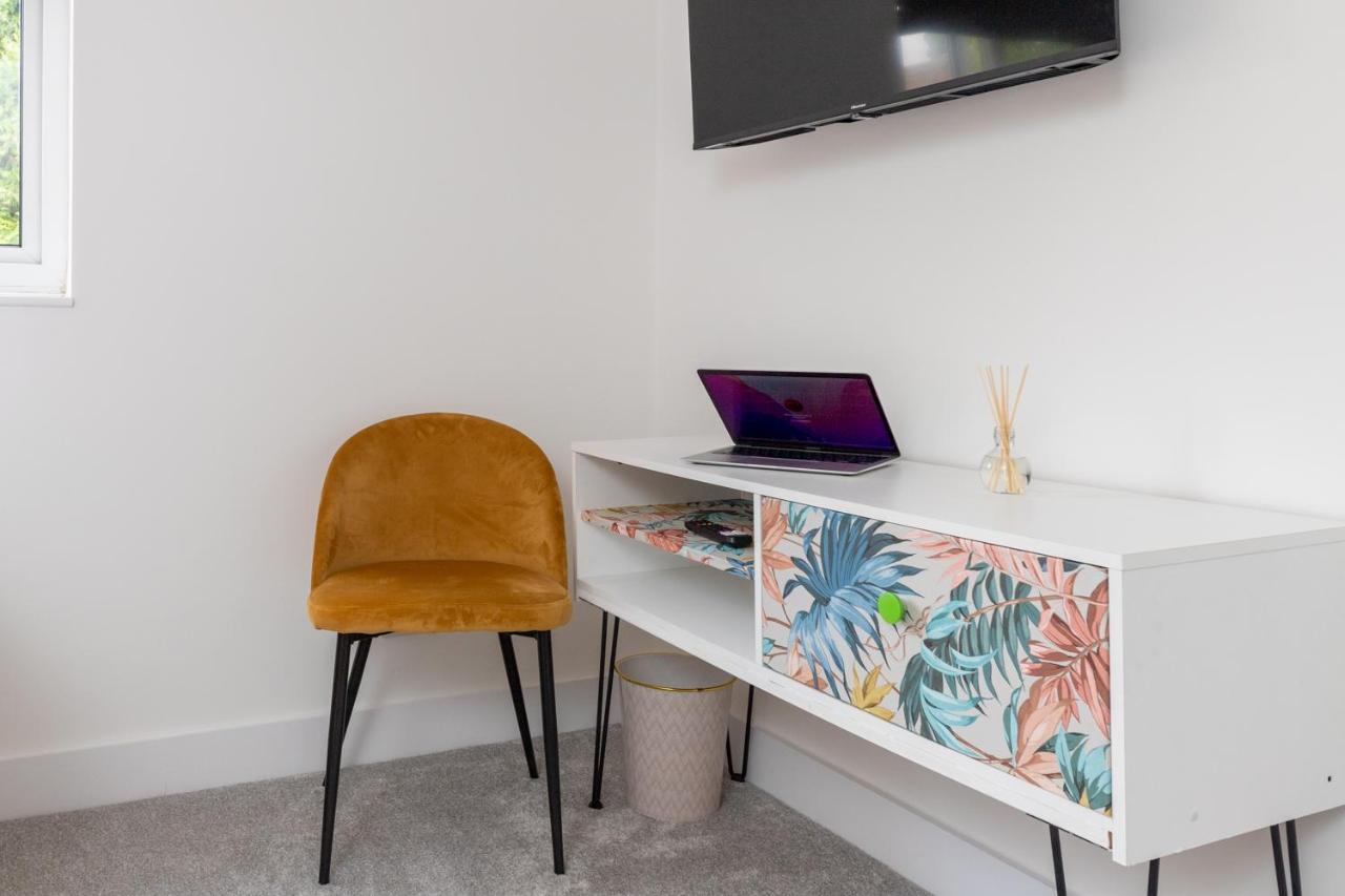White Orchid Contractor's Haven: 3-bed With Free Parking *
