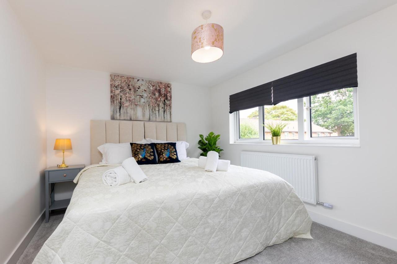 White Orchid Contractor's Haven: 3-bed With Free Parking * Stevenage