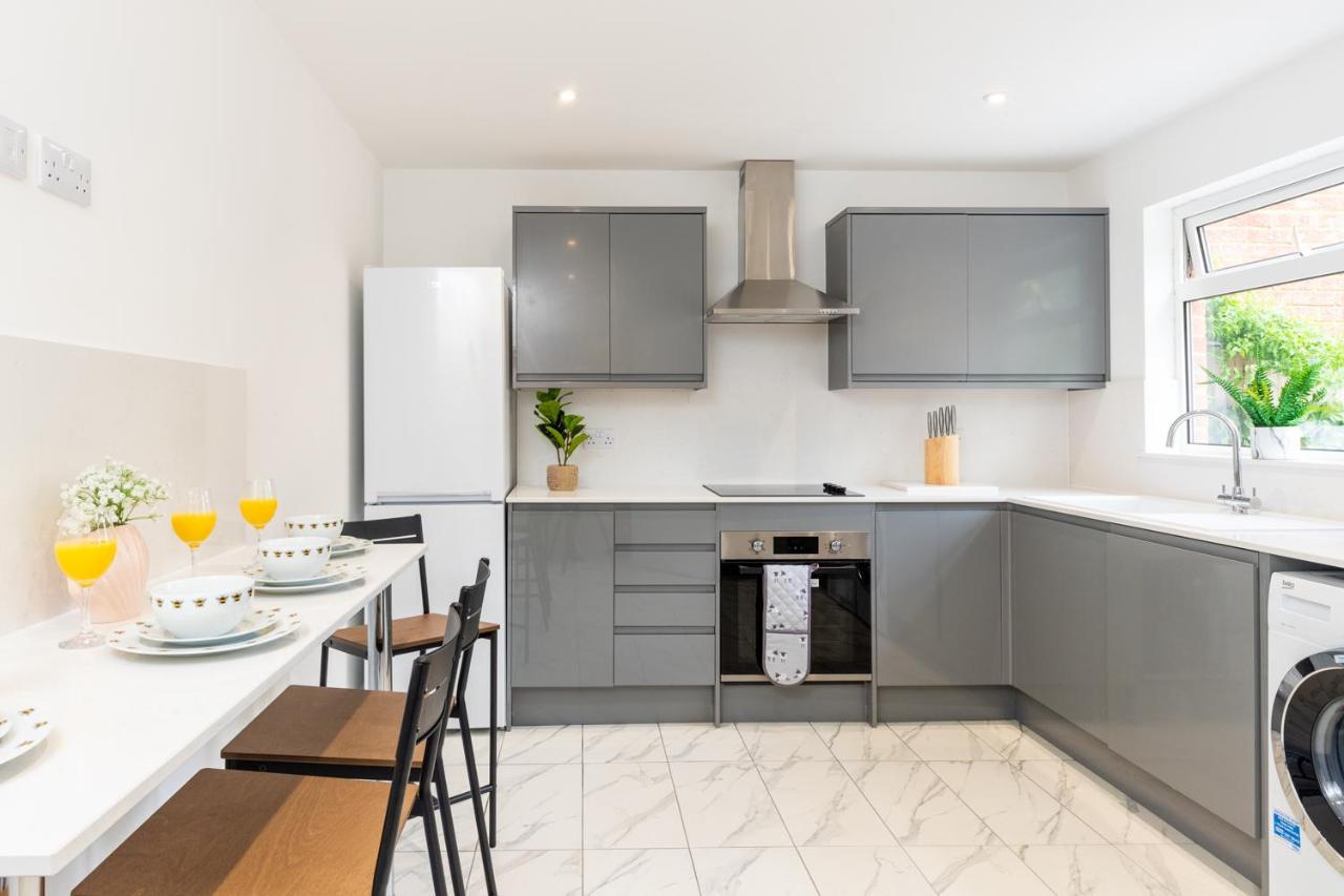 Holiday home White Orchid Contractor's Haven: 3-bed With Free Parking