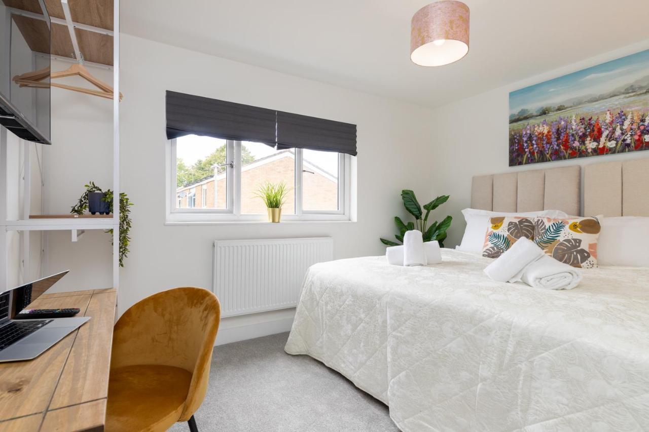 Holiday home White Orchid Contractor's Haven: 3-bed With Free Parking Stevenage