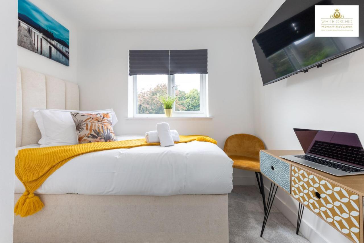 Holiday home White Orchid Contractor's Haven: 3-bed With Free Parking *