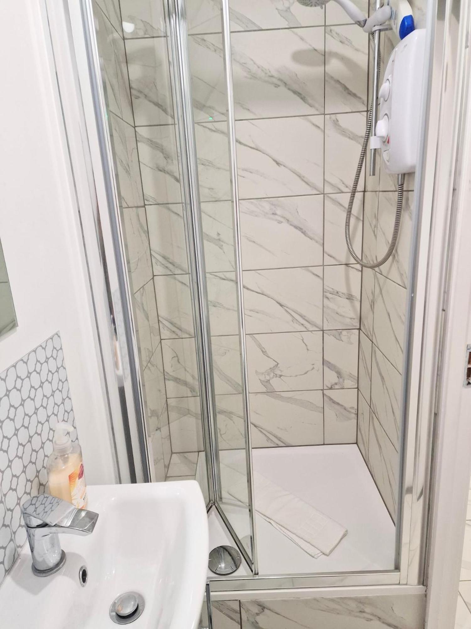 White Orchid Contractor's Haven: 3-bed With Free Parking Holiday home